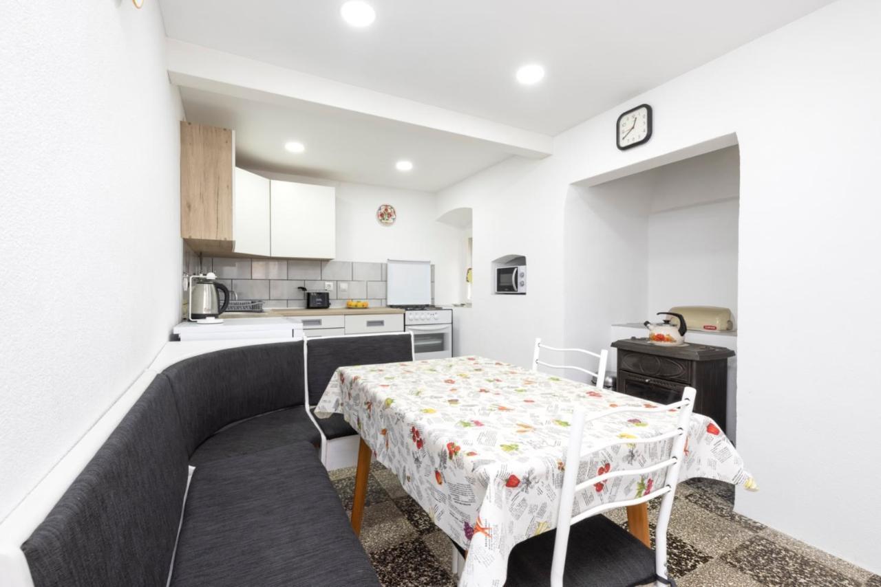 Apartments Ivna Велі-Лошинь Екстер'єр фото