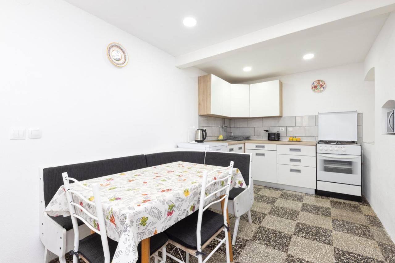 Apartments Ivna Велі-Лошинь Екстер'єр фото